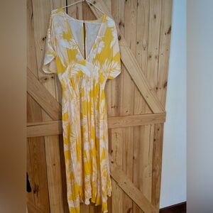 Yellow floral lightweight flowy dress